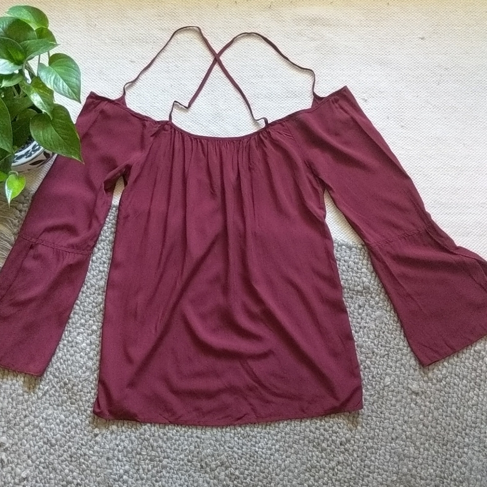 Cold shoulder X top